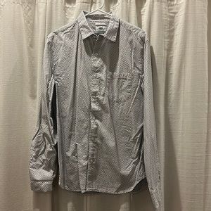 Old Navy button down with pocket. White with navy stitching design. Slim fit